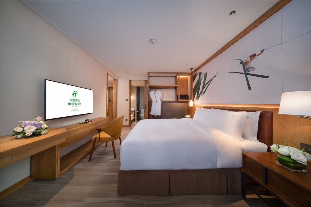 Holiday Inn Jilin Beidahu 12/75