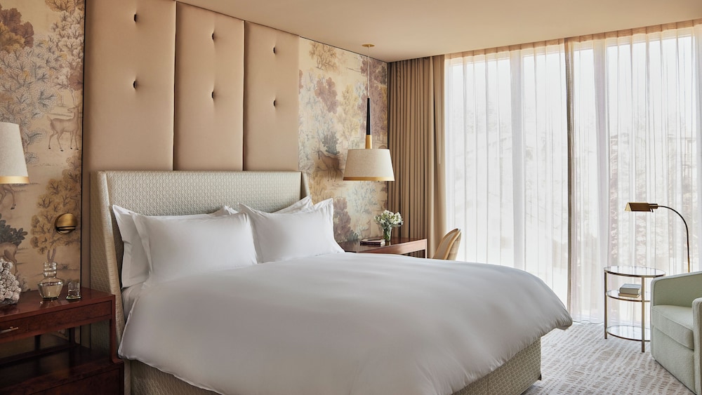 Residential, Suite, 2 King and 2 Queen Beds