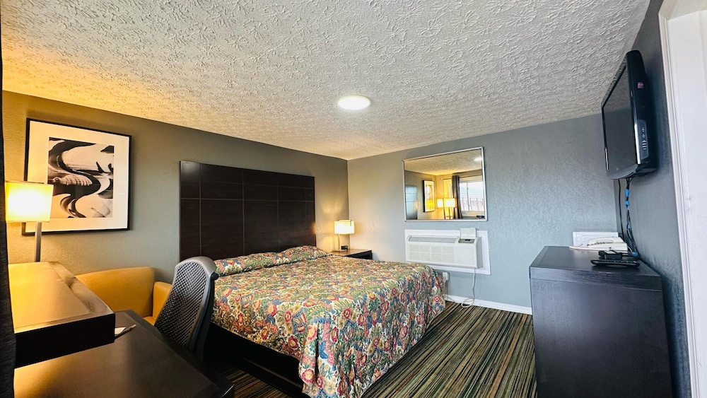 Catalina Airport Motel 22/42