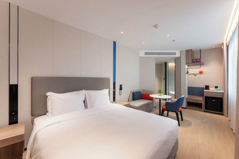 Holiday Inn Express Shanghai Jing'an Temple 22/50