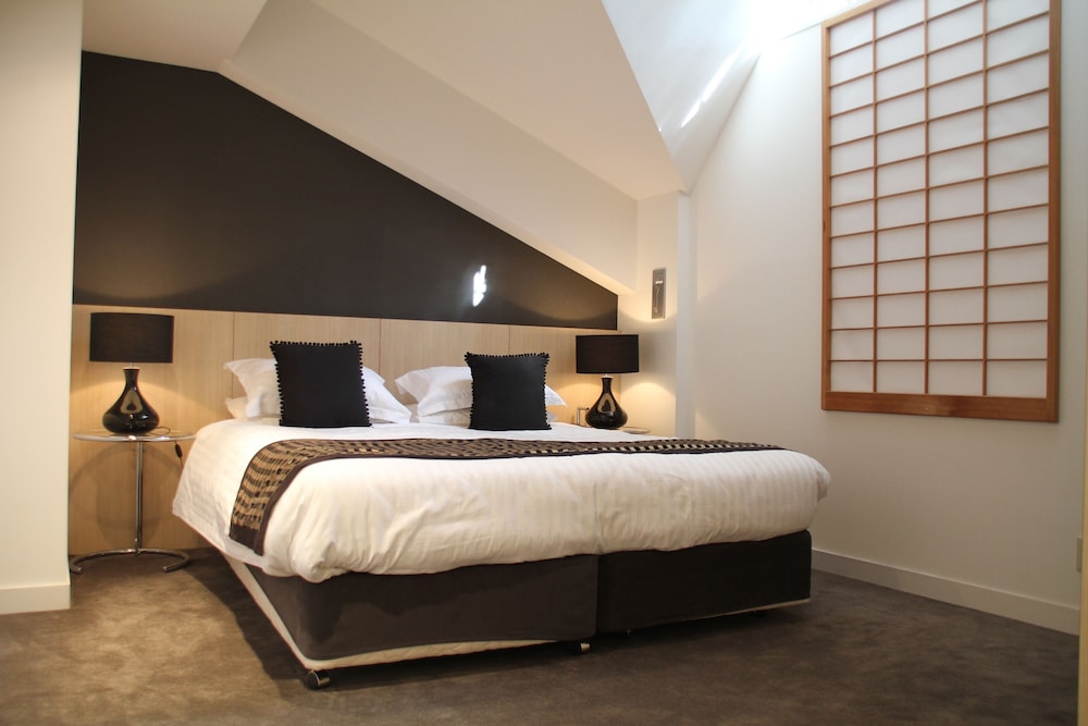 4 BEDROOMS, DELUXE, APARTMENT