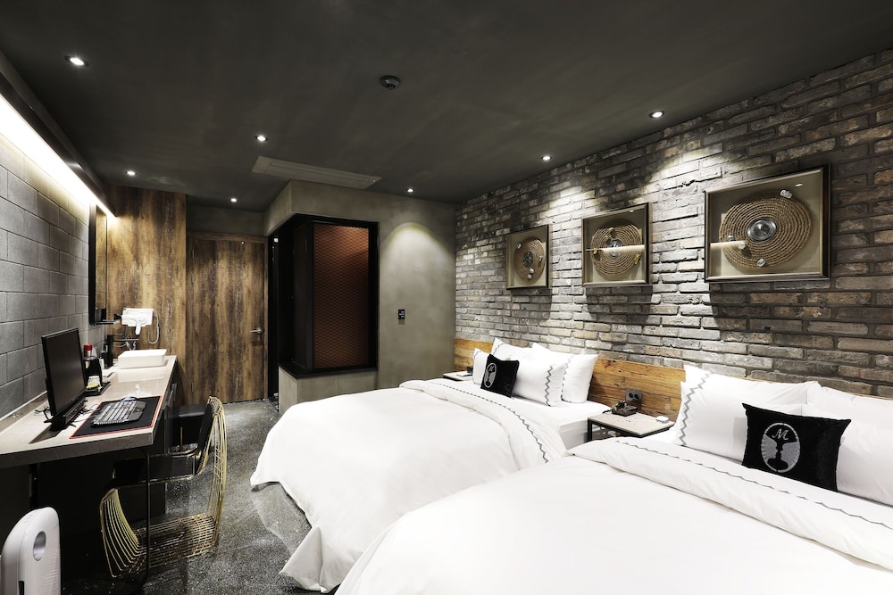Mari Hotel 19/50