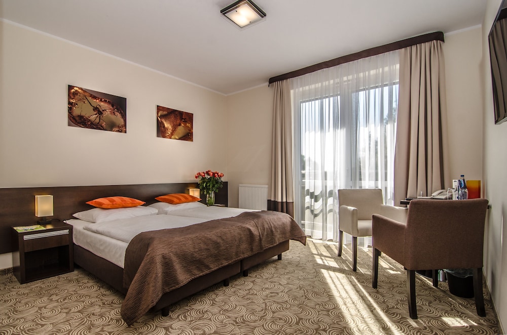 COMFORT, TWIN BEDS