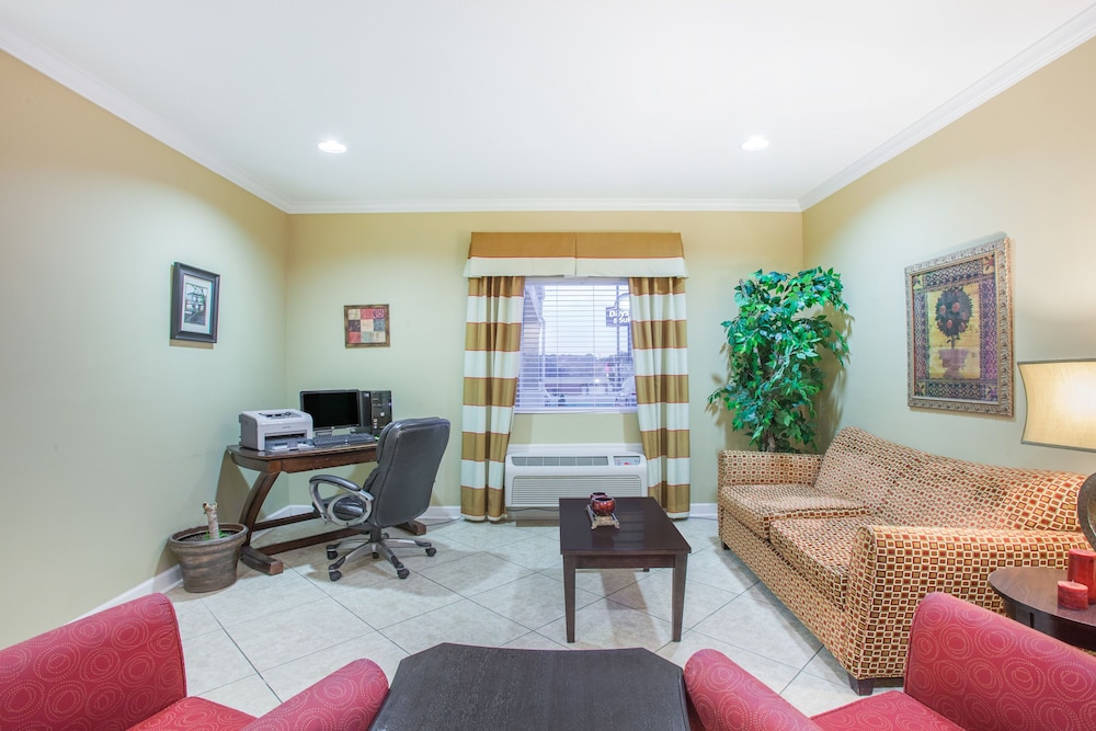 Days Inn & Suites By Wyndham Cabot 34/56