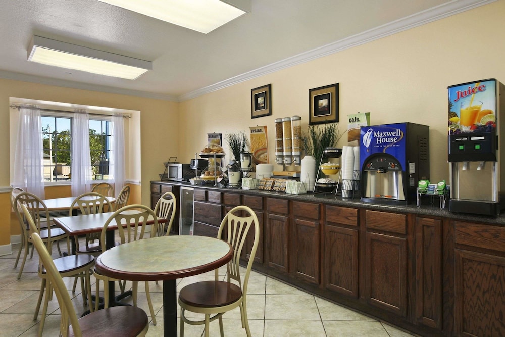 Microtel Inn and Suites by Wyndham Baton Rouge 9/13