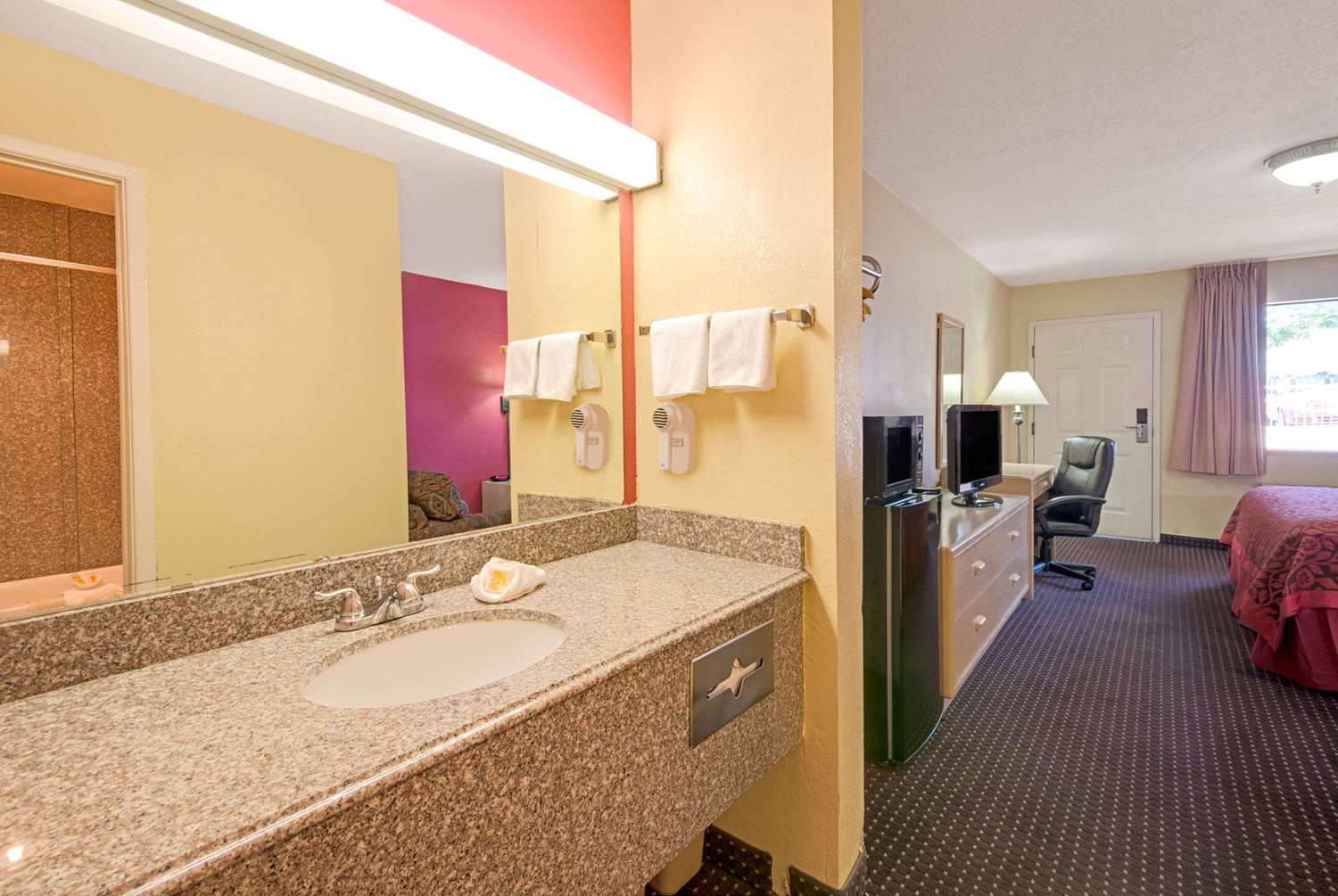 Days Inn by Wyndham East Albuquerque 28/29