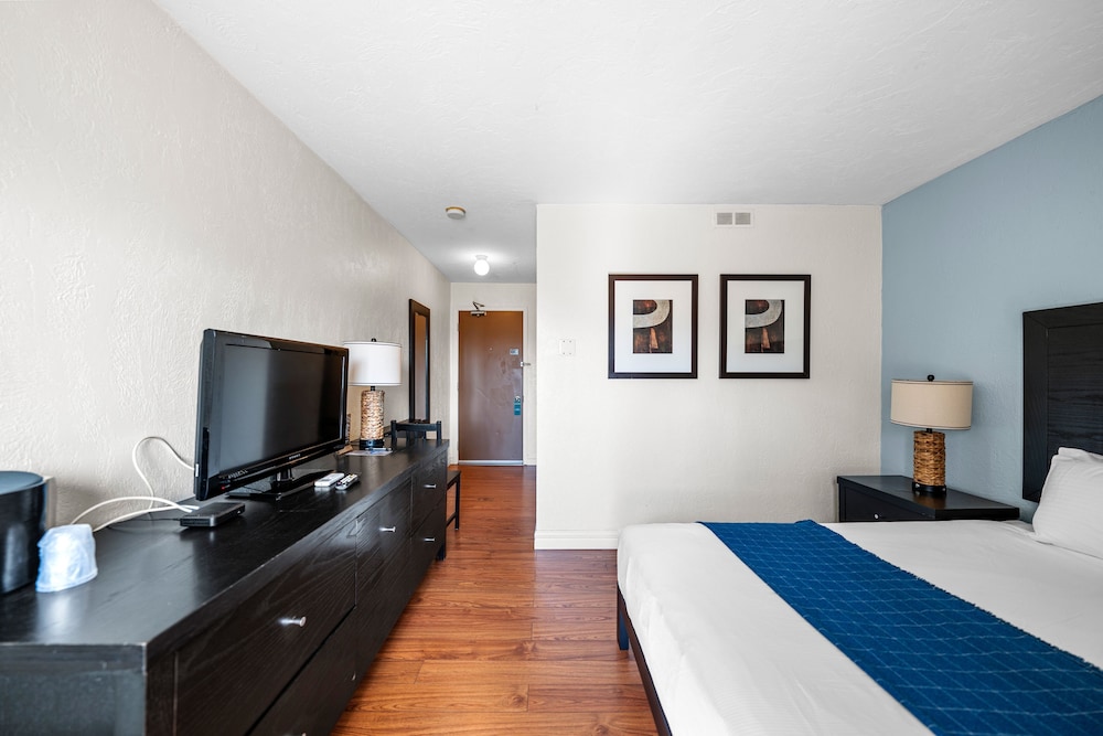 Auberge Shores Inn & Hotel 16/47