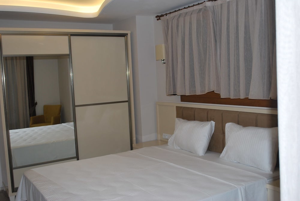 Funda Hotel 8/30