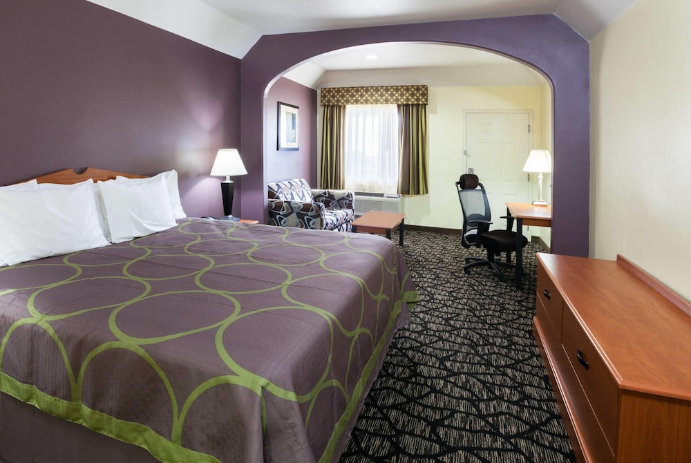 Super 8 by Wyndham Fairfield, TX 10/36