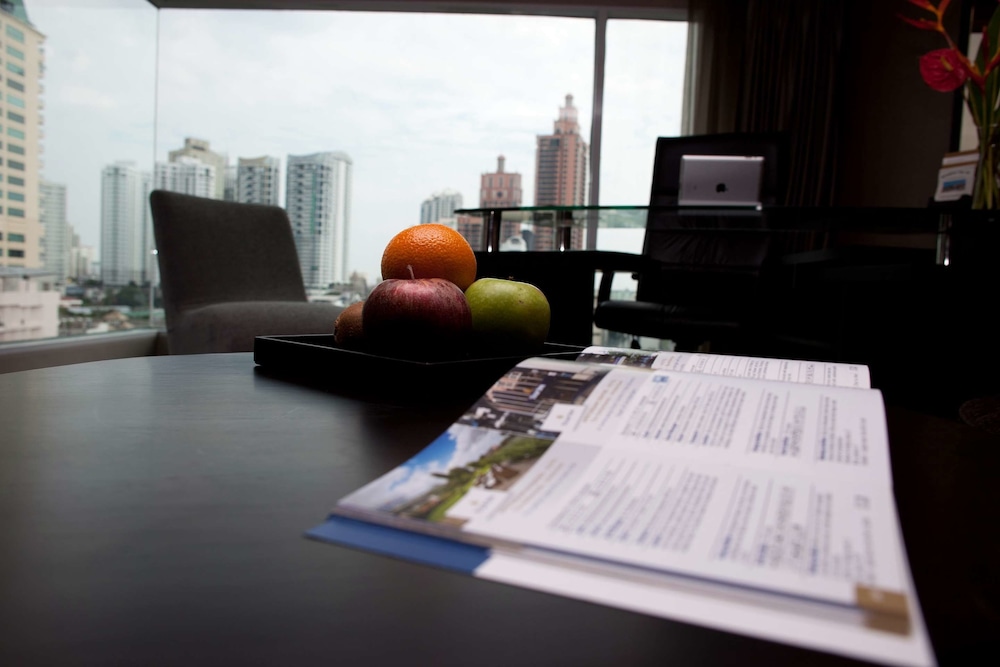 Golden Tulip Mandison Suites 50/59