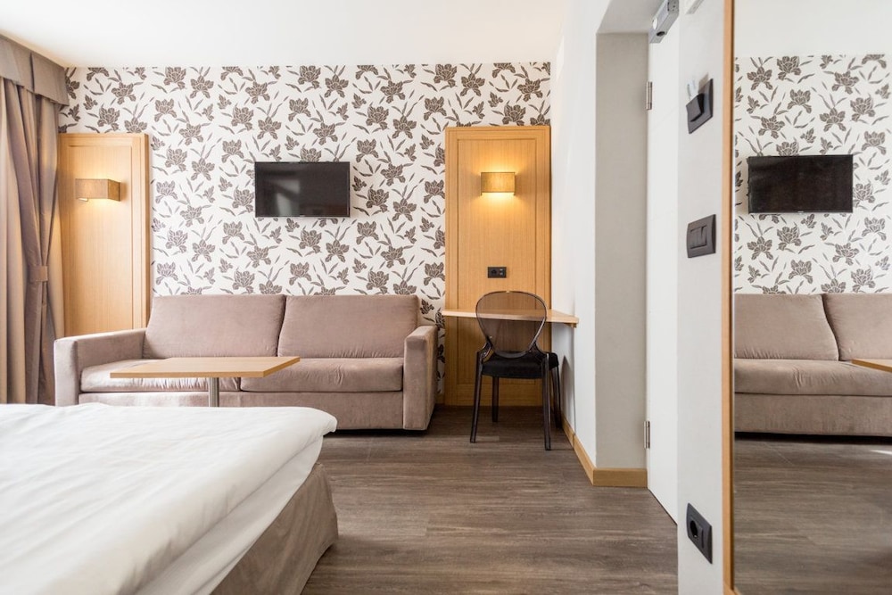 HOTEL PACE 18/65