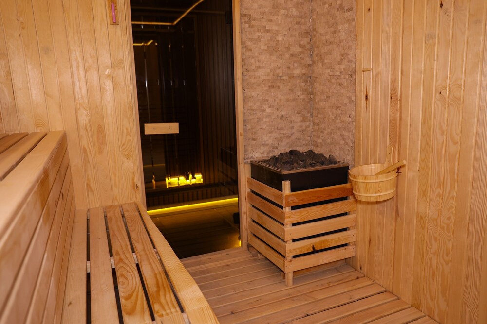 The Hera Platinum Hotel 34/50