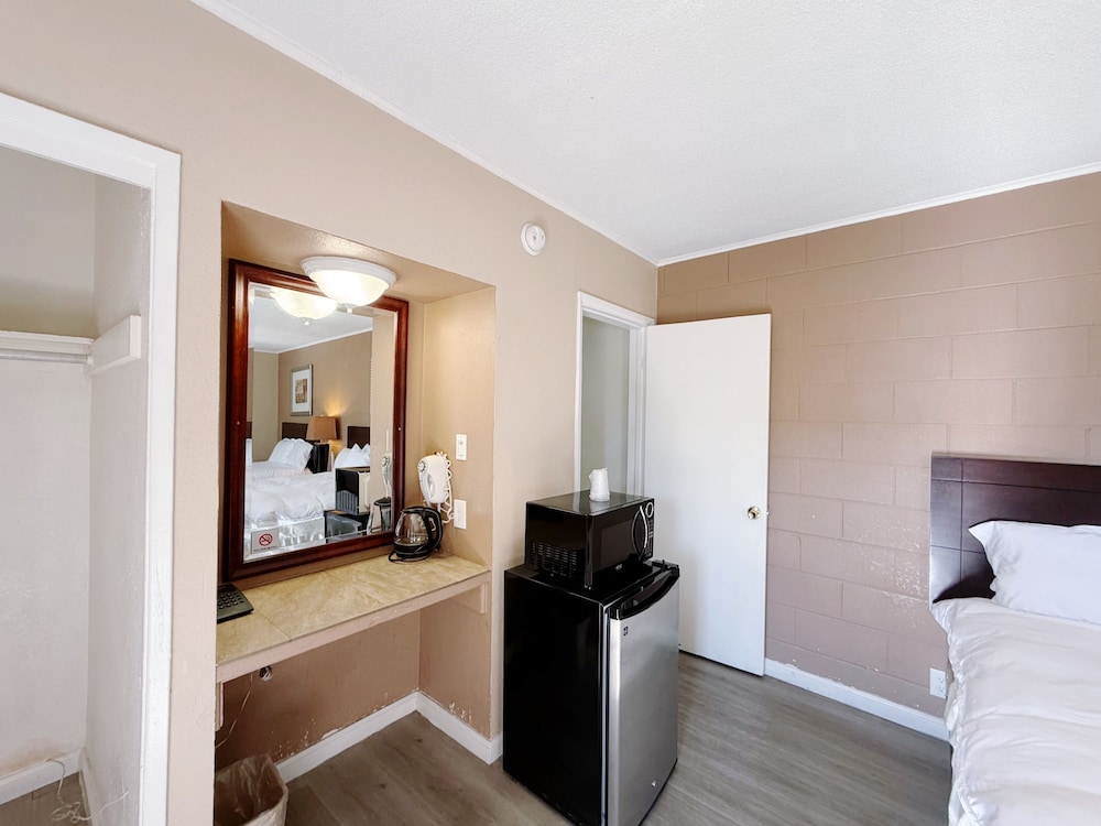 Royal Inn and Suites 42/42