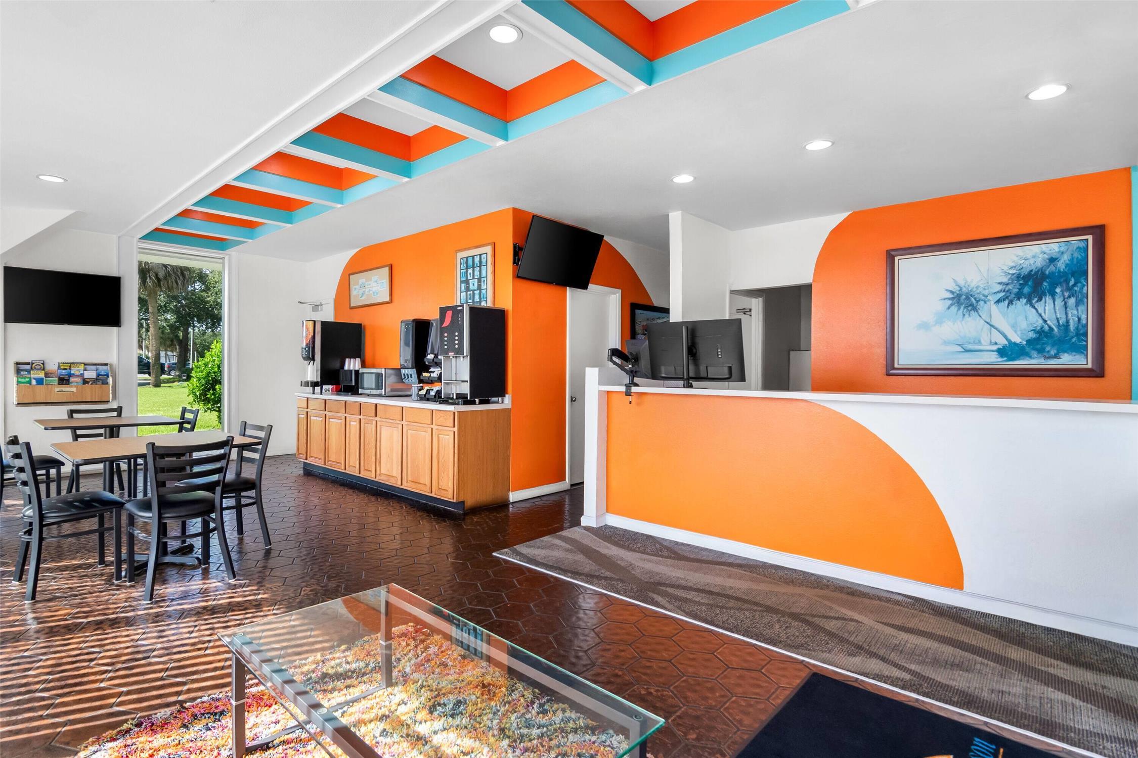 Howard Johnson By Wyndham Vero Beach / Downtown 5/22