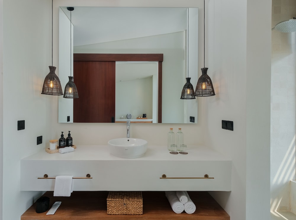 1 Bedroom, 2 Rooms, Villa, 2 King Beds, Plunge Pool, Near the Side 6/6