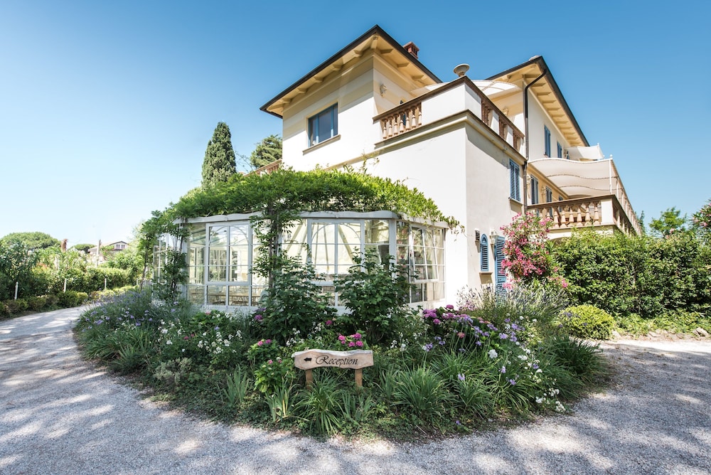 Relais & Residence Villa Mazzanta 38/50