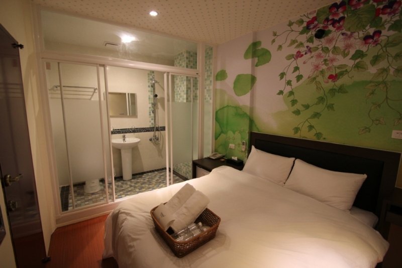 Happiness Inn 16/29