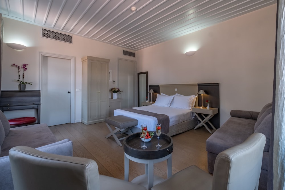 Grand Sarai Nafplio 25/75