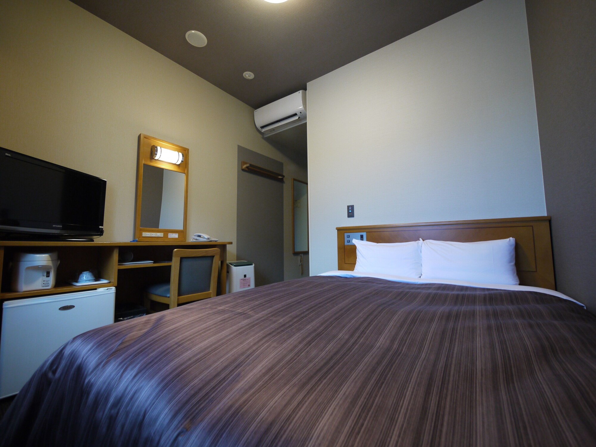 SEMI ROOM, SEMI DOUBLE BED