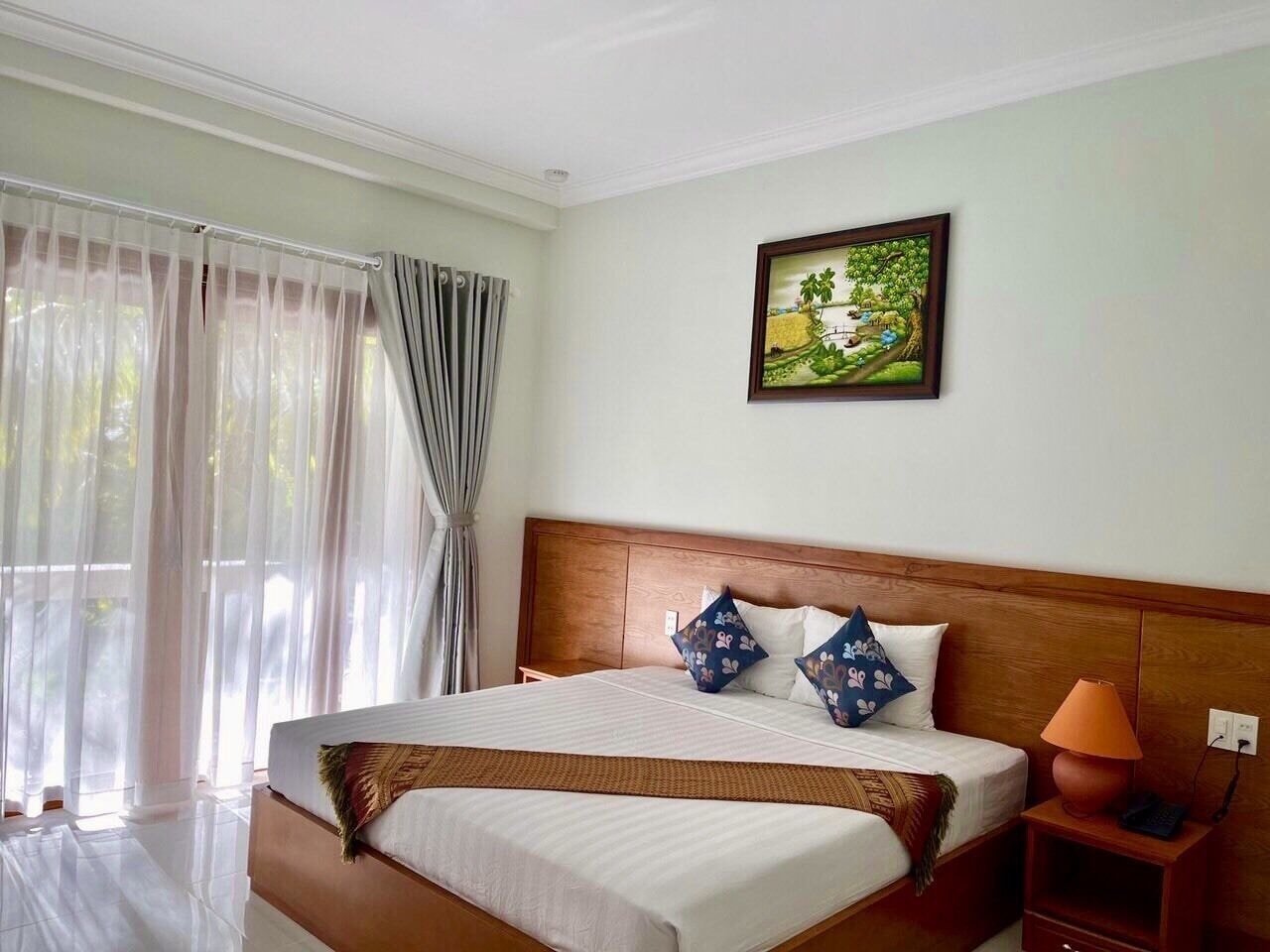 DELUXE, DOUBLE OR TWIN BED, GARDEN VIEW