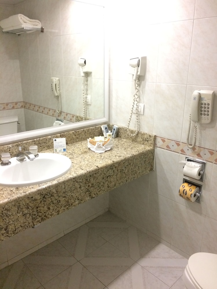 Hotel Mirage 11/68