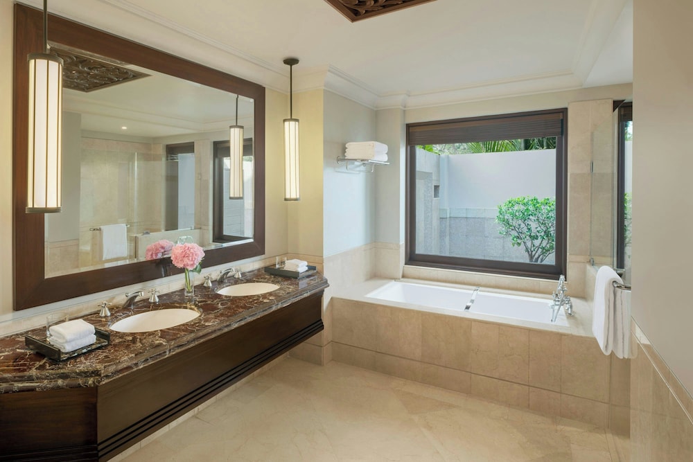 Premier, King Bed, Lagoon View، The St. Regis Goa Resort 6/6