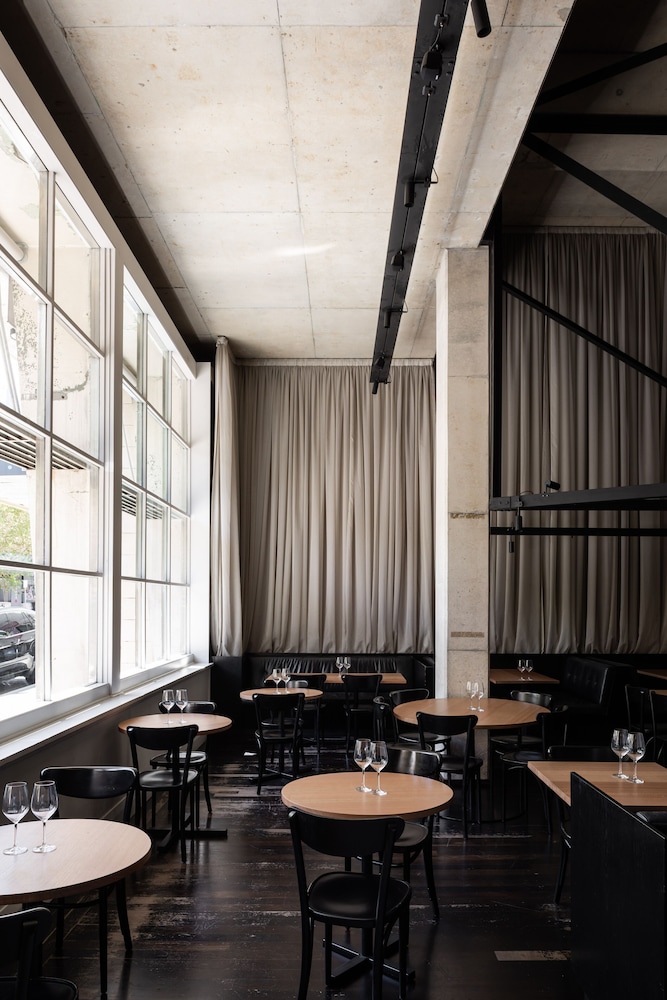 Alex Hotel Perth 58/72