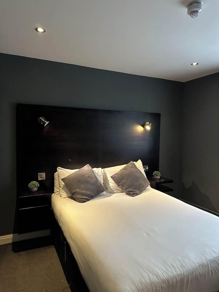 The Vicarage 6/46