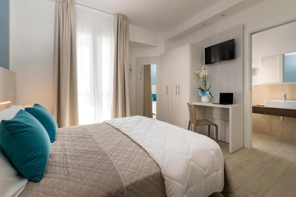 Tower, Deluxe, 1 Queen and 1 Bunk Bed, Sea View