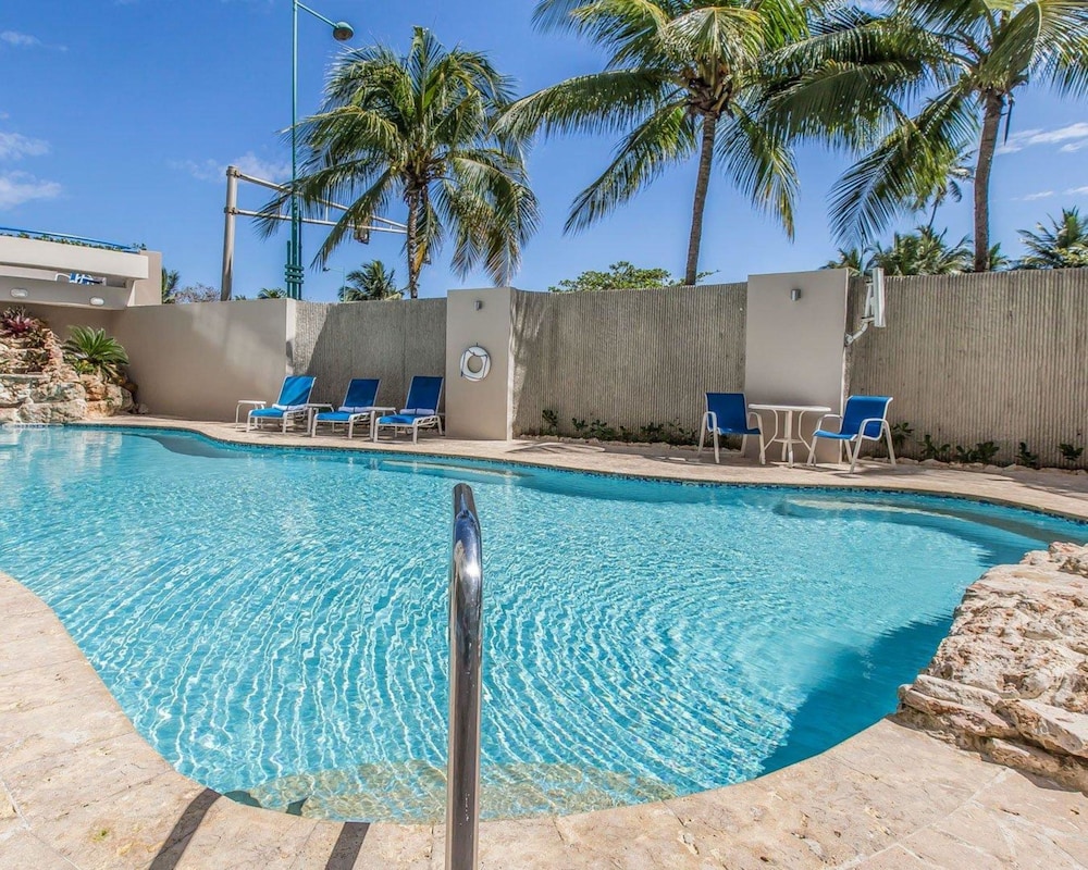 Comfort Inn & Suites Levittown PR 22/50