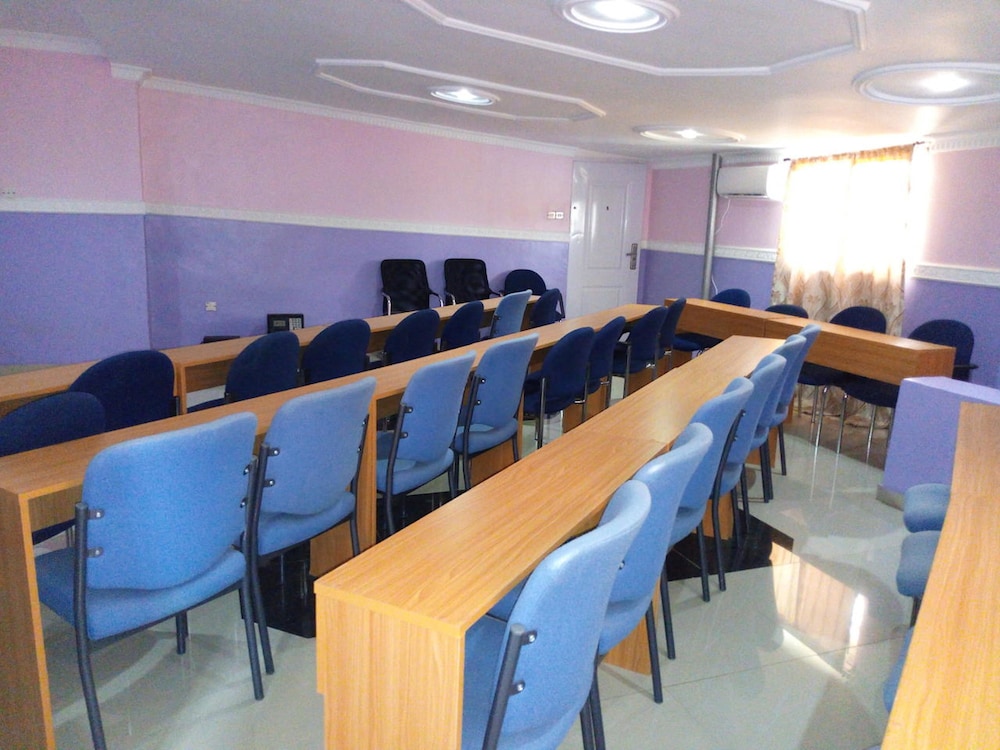 Link Majestic B2 Suites And Hotel 15/19