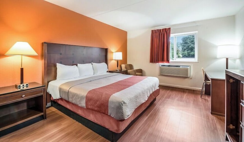 غرفة قياسية بسرير كينج، Motel6 Tinton Falls, NJ - Neptune 4/6