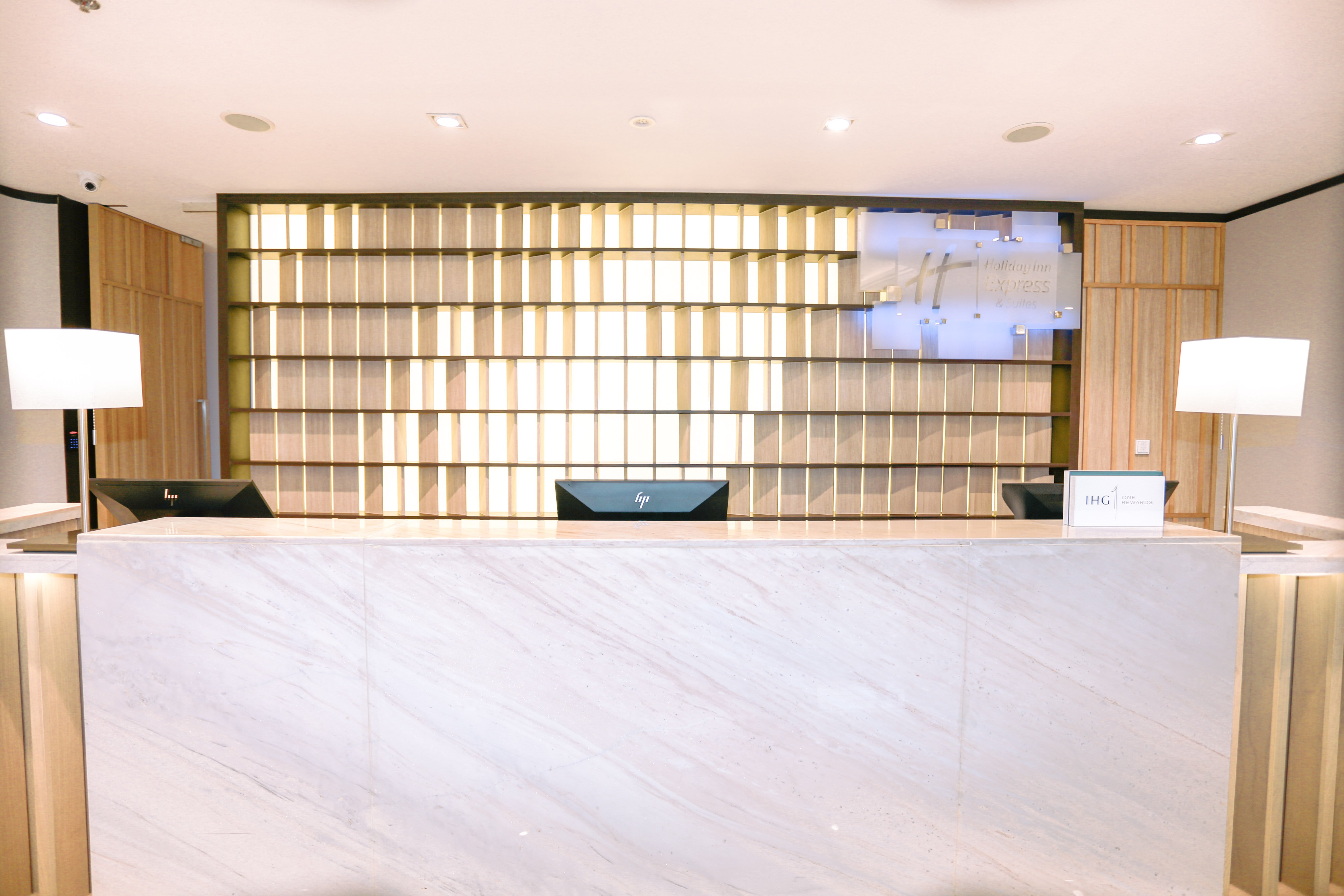 Holiday Inn Express & Suites Bangkok Central Pier 2/38