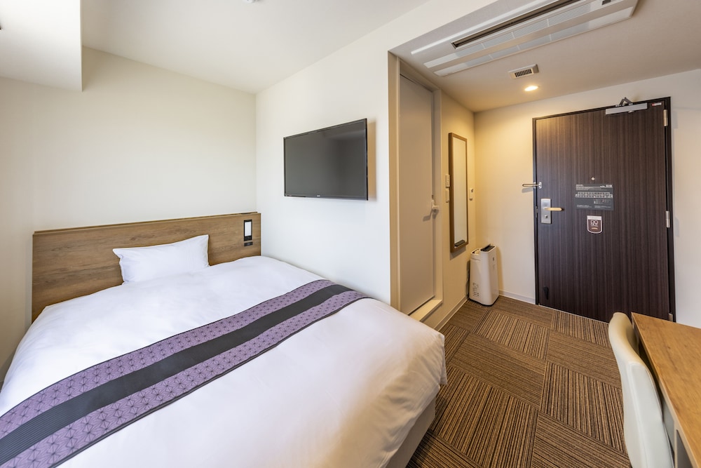ROOM, DOUBLE BED