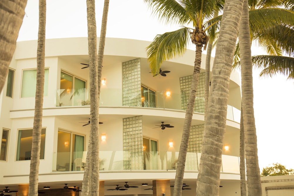 Vista Vallarta All Suites on the Beach 6/75