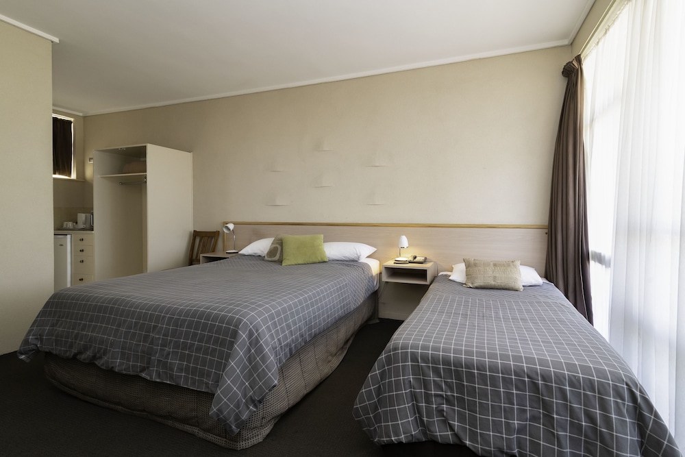 PRINCE MARK MOTOR INN 13/47