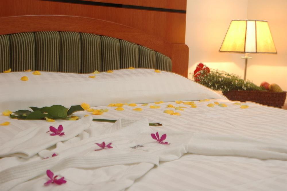 Oriental Crystal Hotel 10/17