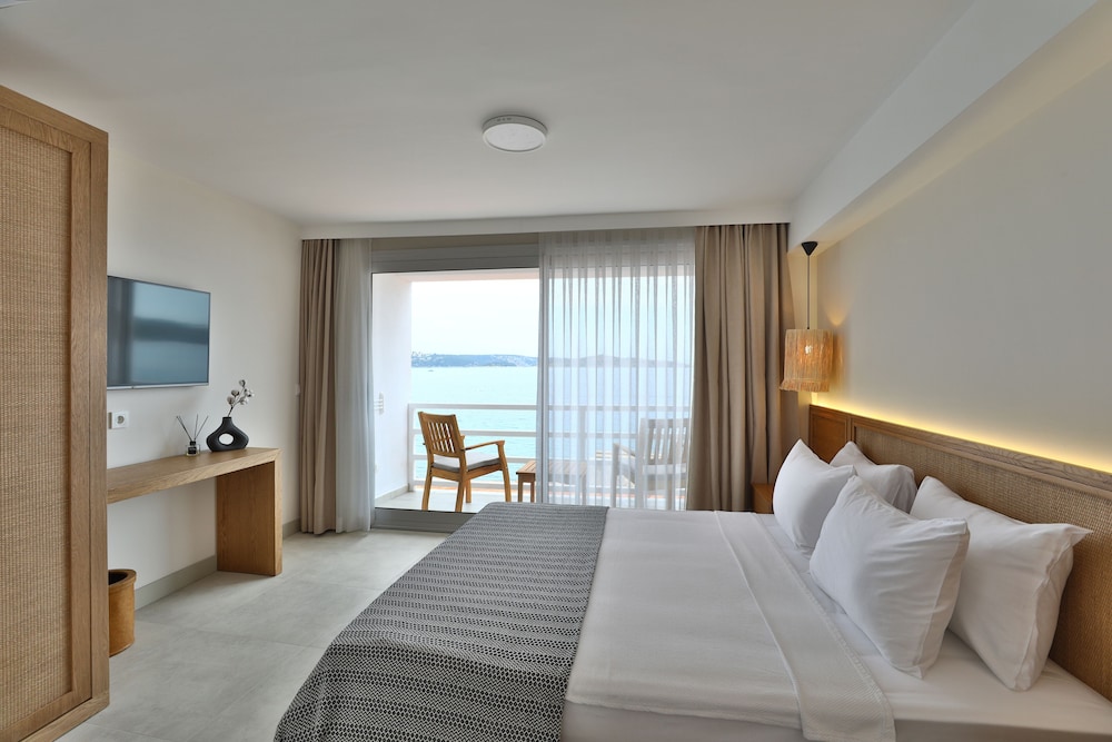 2 BEDROOMS, JUNIOR SUITE, SEA VIEW