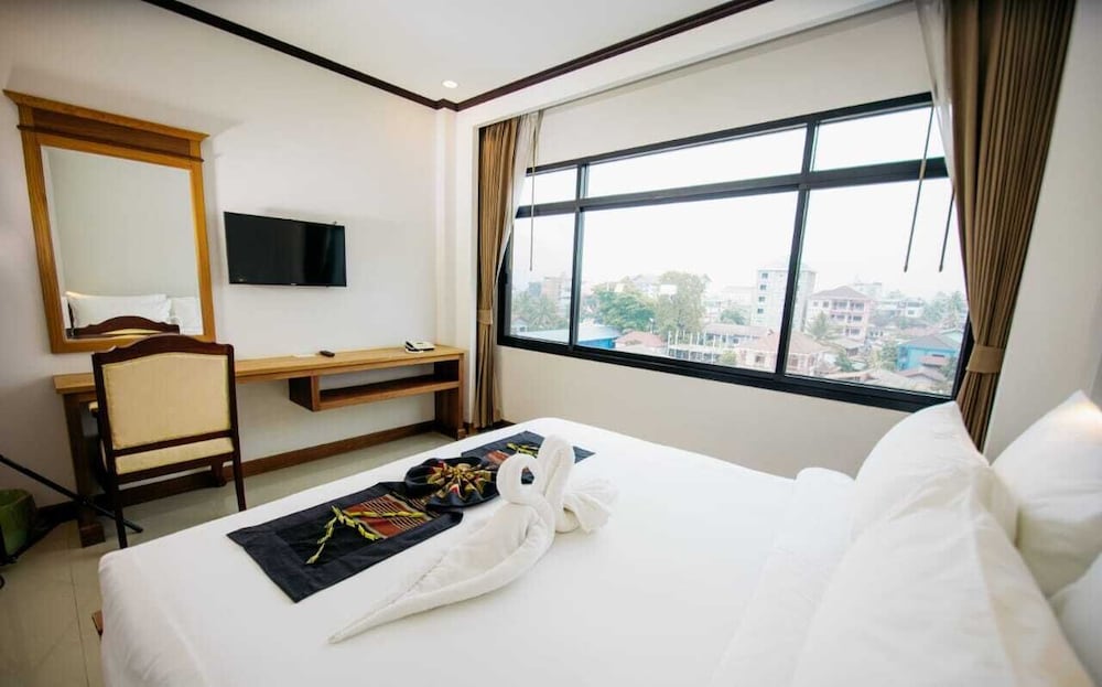 Sisombat Plaza Hotel 31/71