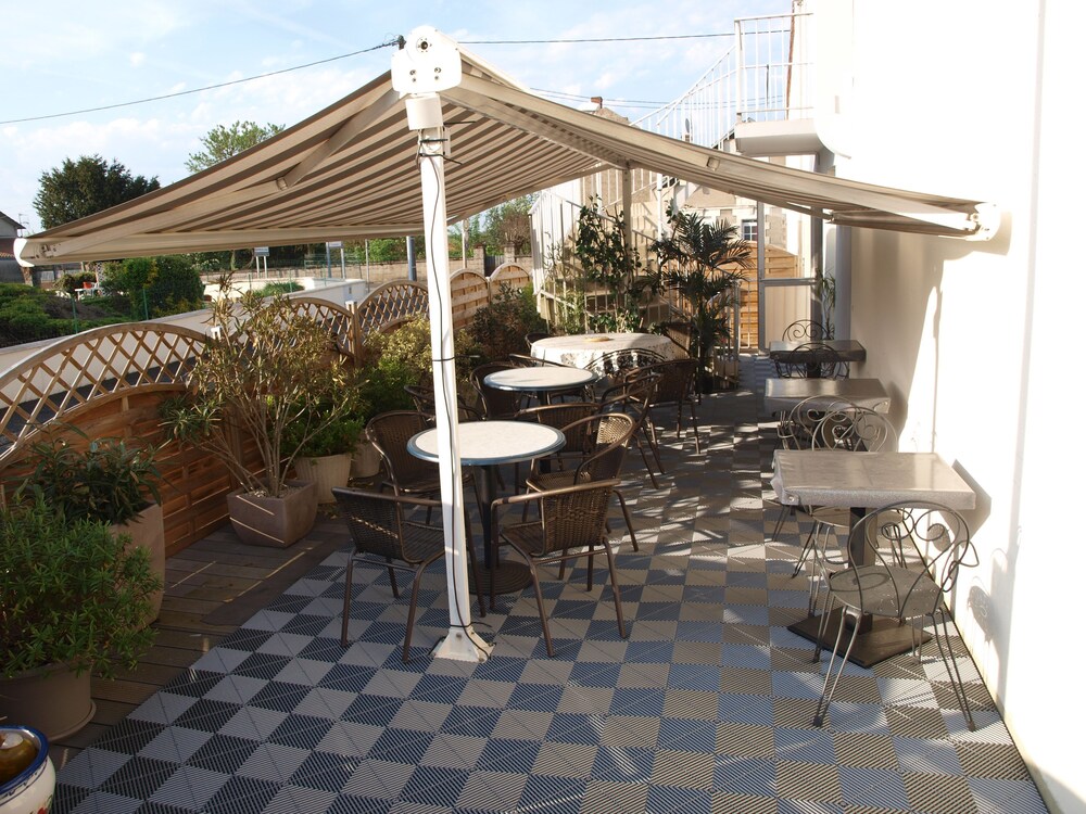 Brit Hotel Confort Thouars 45/48