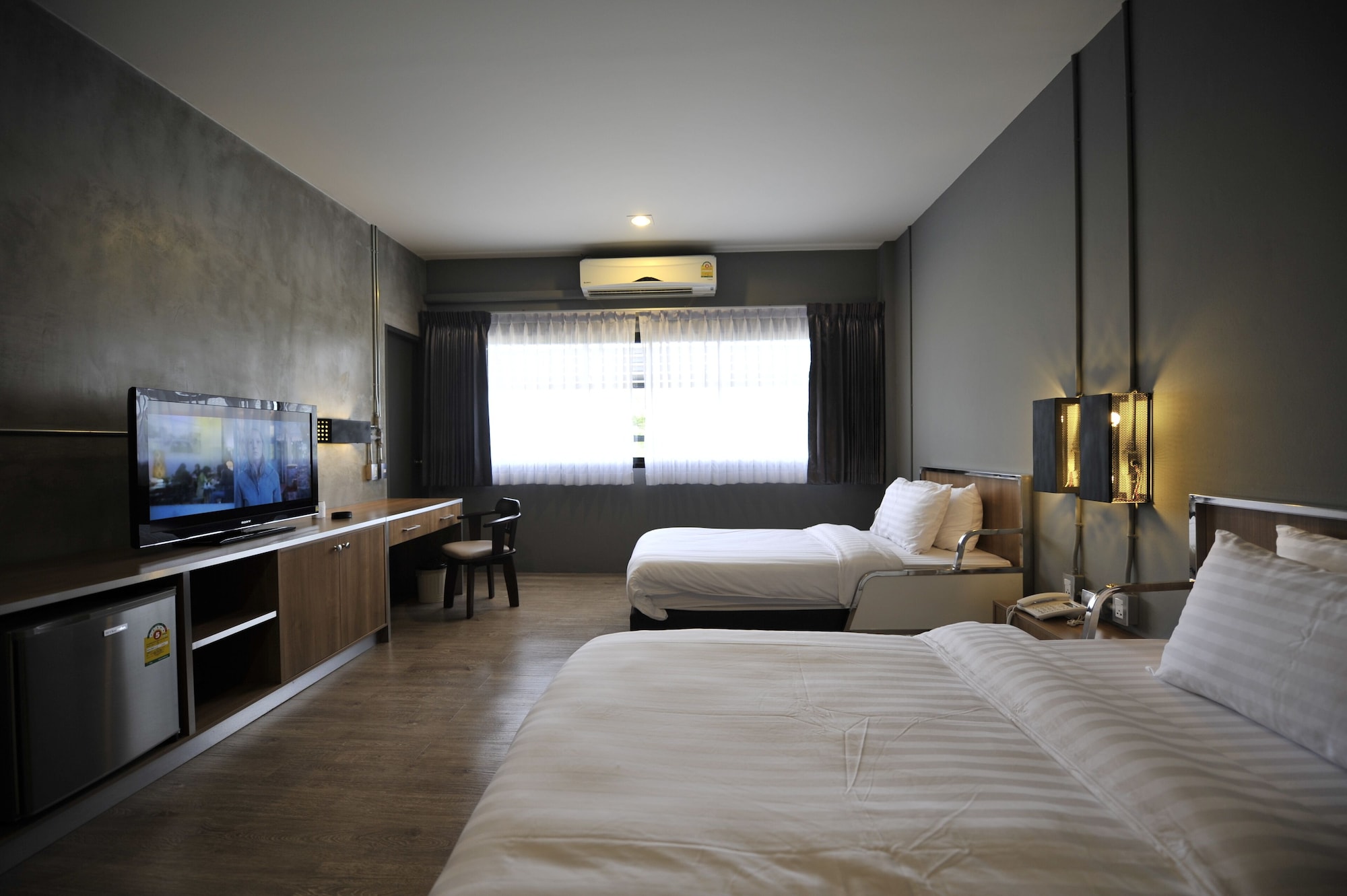 DELUXE, TWIN BEDS
