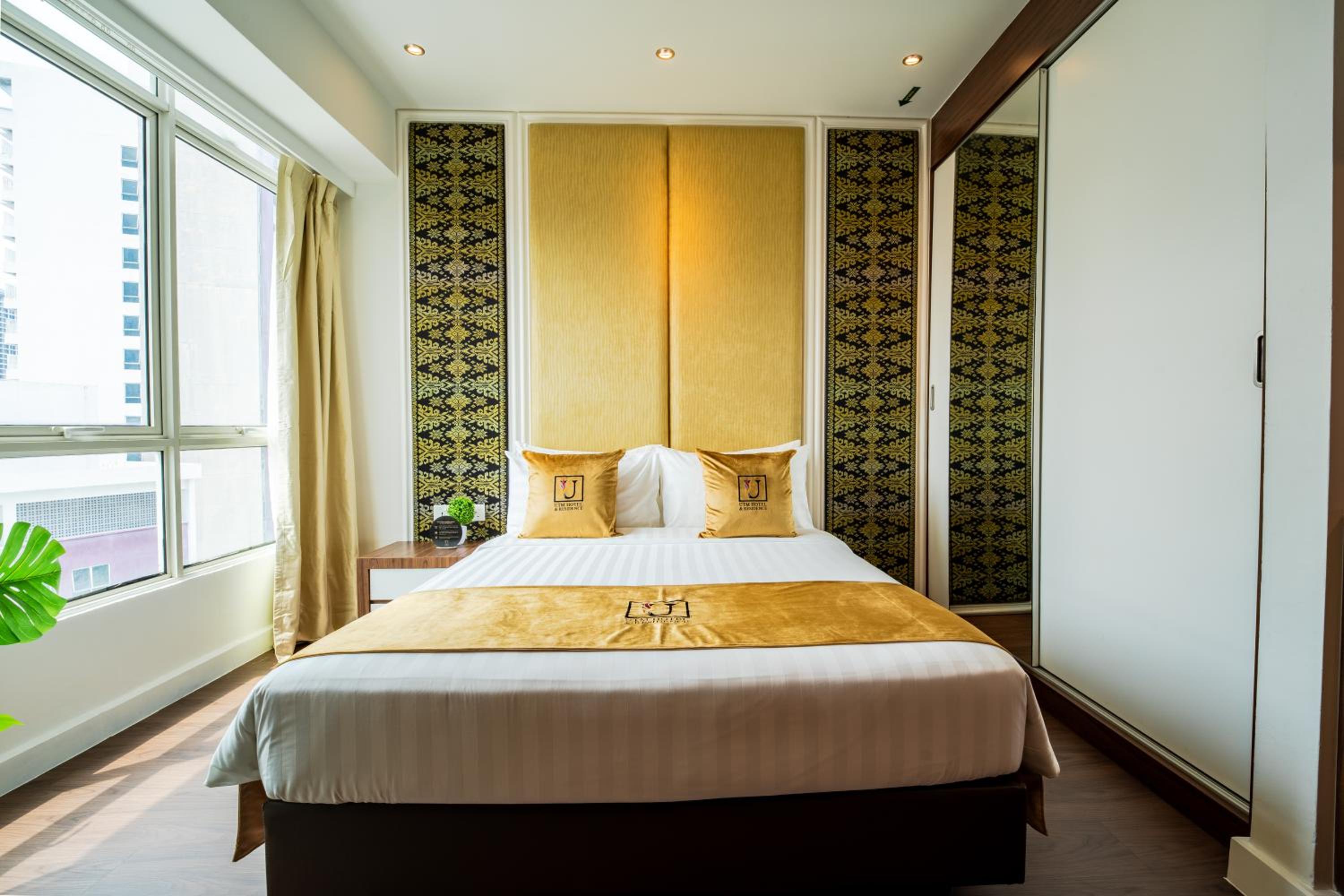 Deluxe, Queen Bed, Tower 4