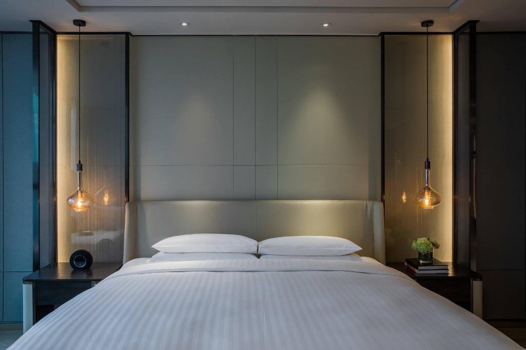Vice President, Suite, King Bed, City View, Executive Lounge Access