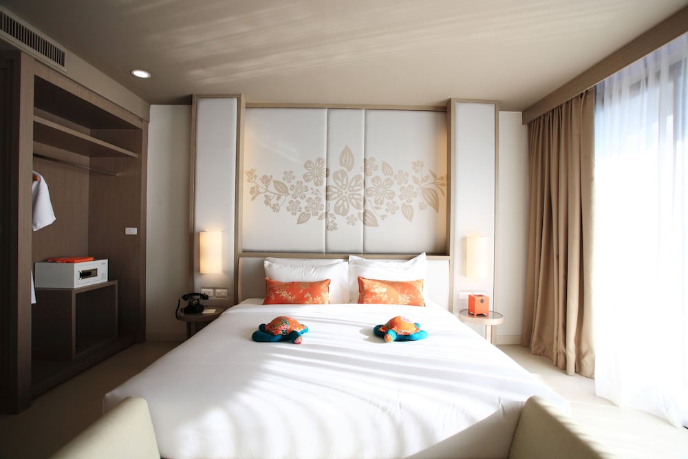 Junior Suite Pool Access