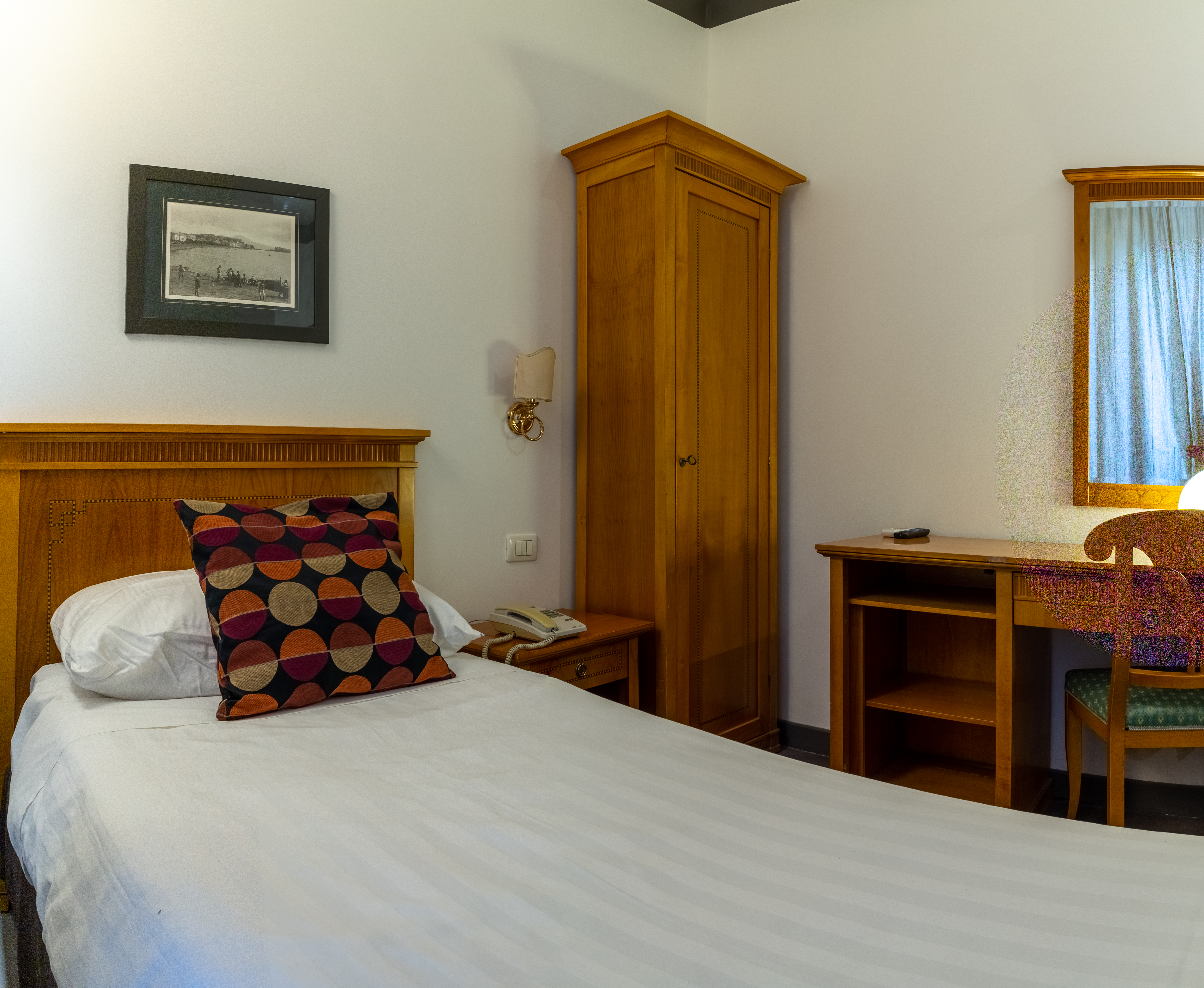 ROOM, SINGLE, DOUBLE BED