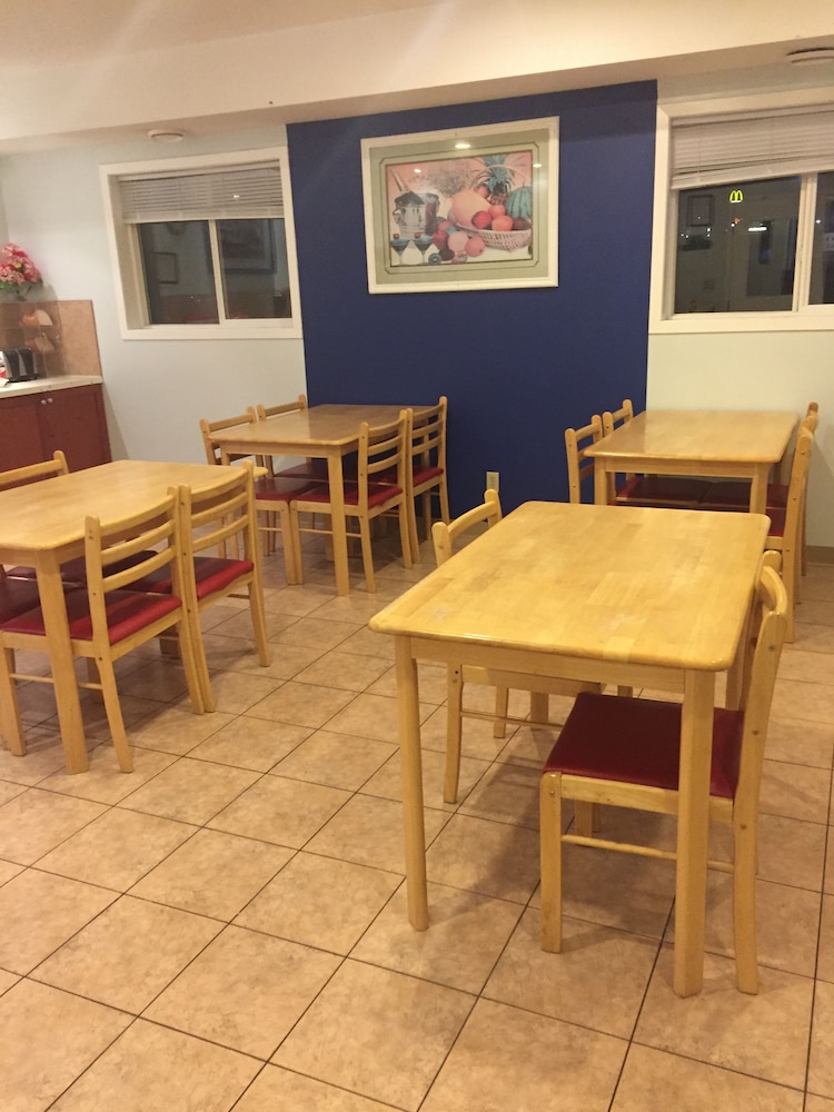 Travel Inn Suites Innisfail 30/46