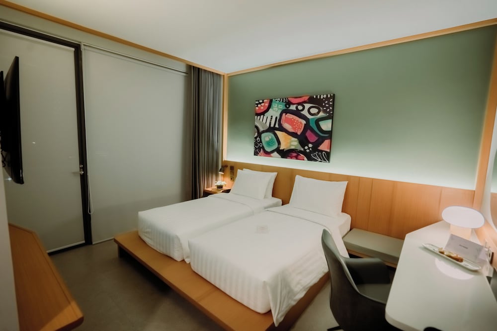DELUXE, TWIN BEDS