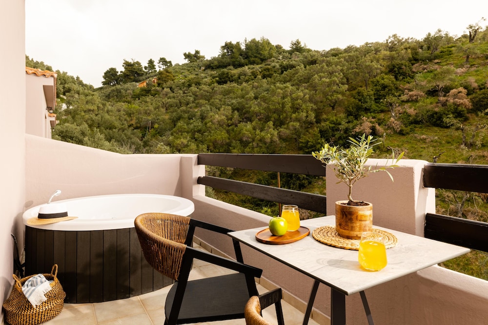 Skiathos Avaton Suites and Villas 56/66