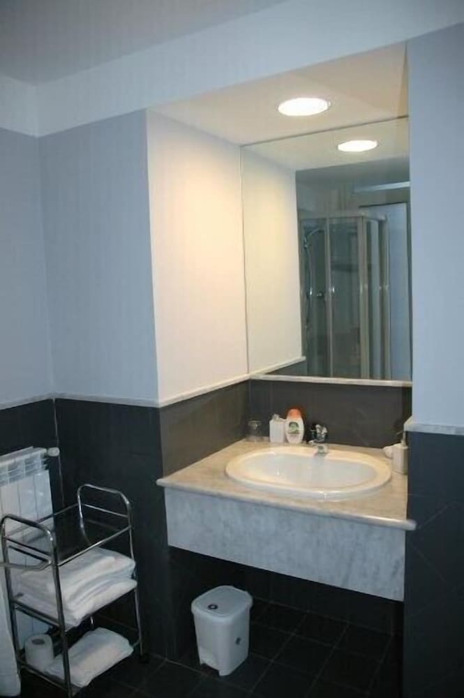 ROOM, SINGLE, DOUBLE BED, PRIVATE BATHROOM