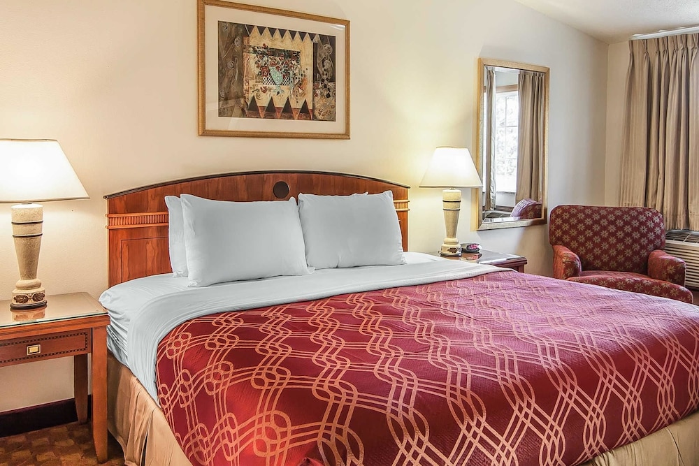 Econo Lodge Inn & Suites Madras 13/41